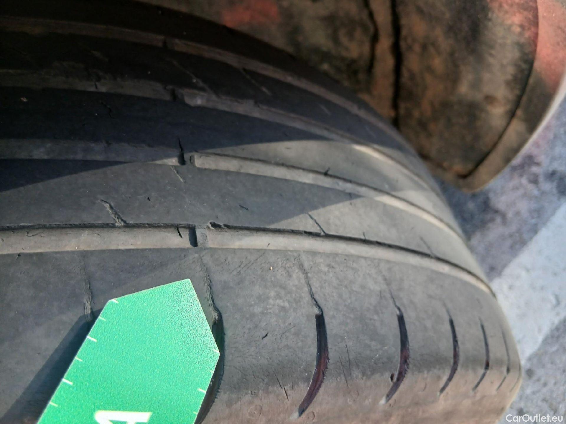  Renault  Captur RENAULT  / 2020 / 5P / todoterreno Intens TCe 90 #3