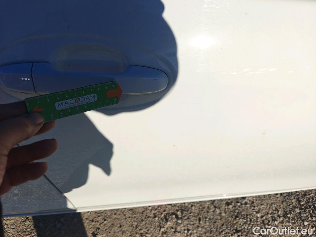  Toyota  Yaris TOYOTA  / 2017 / 5P / berlina con portón 1.5 100H Active Tech #23