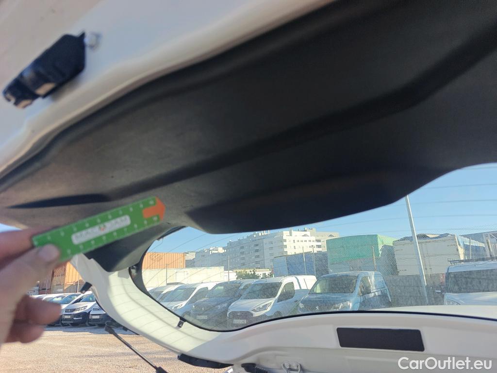  Toyota  Yaris TOYOTA  / 2017 / 5P / berlina con portón 1.5 100H Active Tech #8