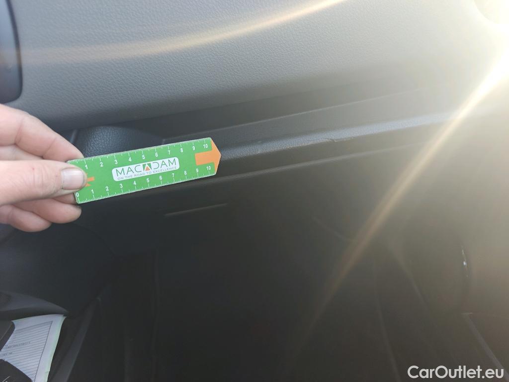  Toyota  Yaris TOYOTA  / 2017 / 5P / berlina con portón 1.5 100H Active Tech #7