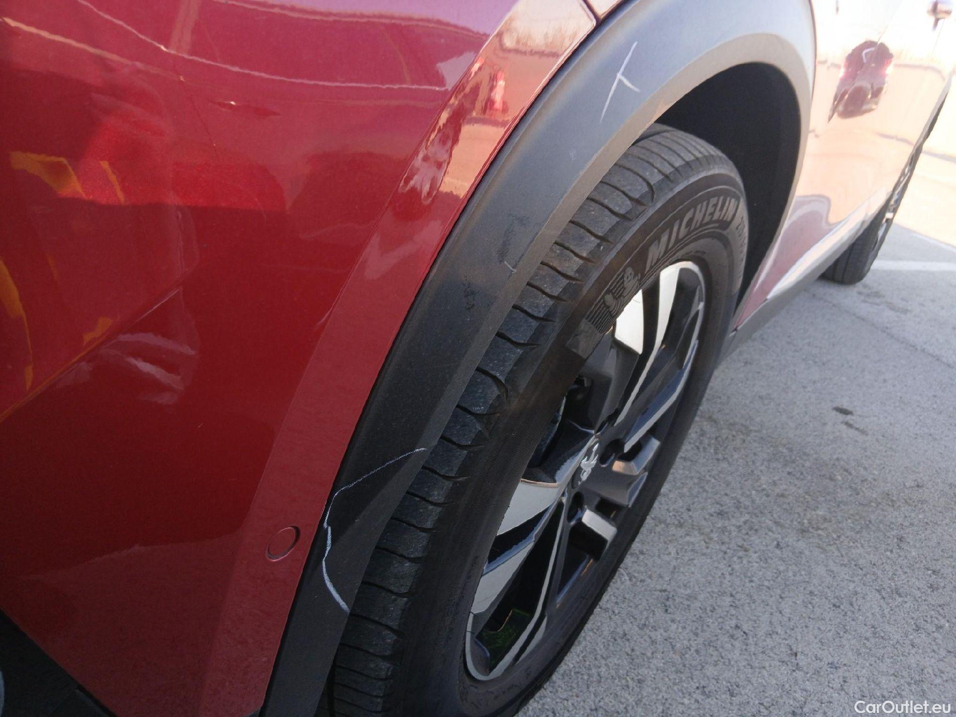  Peugeot  2008 PEUGEOT  / 2019 / 5P / todoterreno GT Puretech 130 S&S EAT8 #9