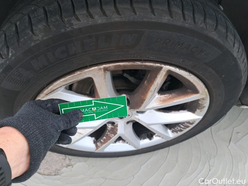  Land Rover  Discovery SEAT Nuevo León / 2020 / 5P / berlina con portón 2.0 TDI 85kW S&S Style Go (AC3) #12