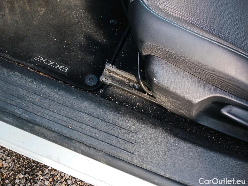  Peugeot  2008 PEUGEOT  / 2019 / 5P / todoterreno Allure BlueHDI 130 S&S EAT8 #9