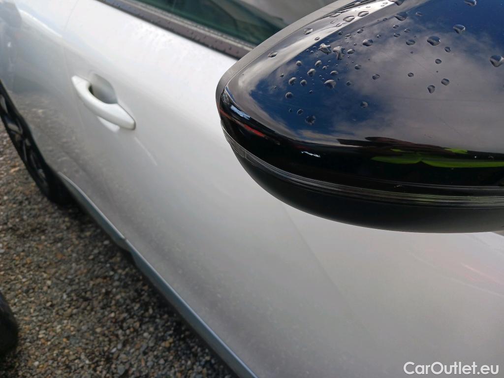  Peugeot  2008 PEUGEOT  / 2019 / 5P / todoterreno Allure BlueHDI 130 S&S EAT8 #42