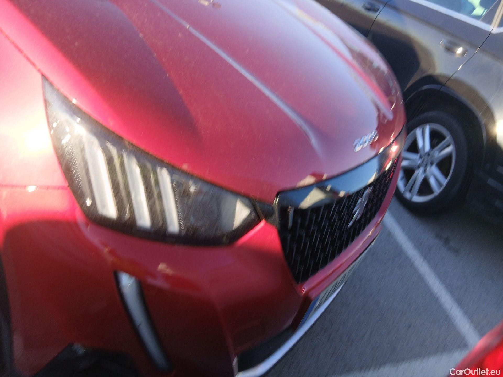  Peugeot  2008 PEUGEOT  / 2019 / 5P / todoterreno GT Puretech 130 S&S EAT8 #3