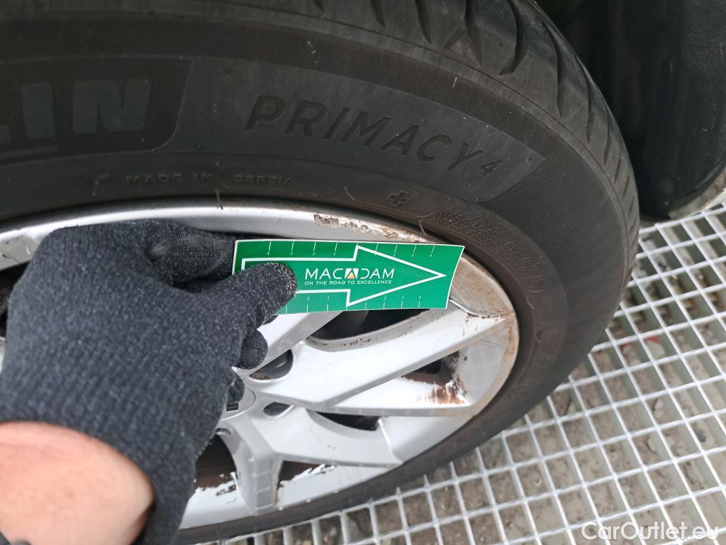  Land Rover  Discovery SEAT Nuevo León / 2020 / 5P / berlina con portón 2.0 TDI 85kW S&S Style Go (AC3) #4