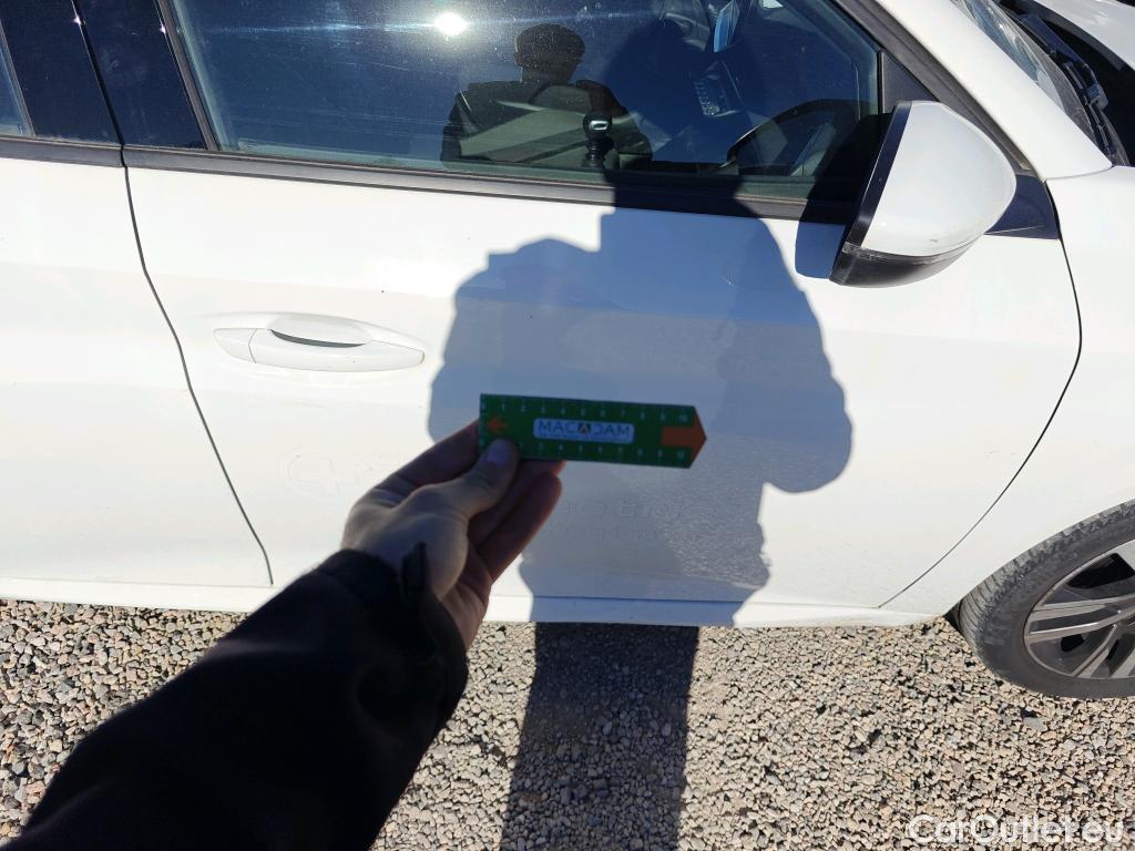  Peugeot  208 PEUGEOT  / 2019 / 5P / berlina con portón BlueHDi 73kW (100CV) Allure #66