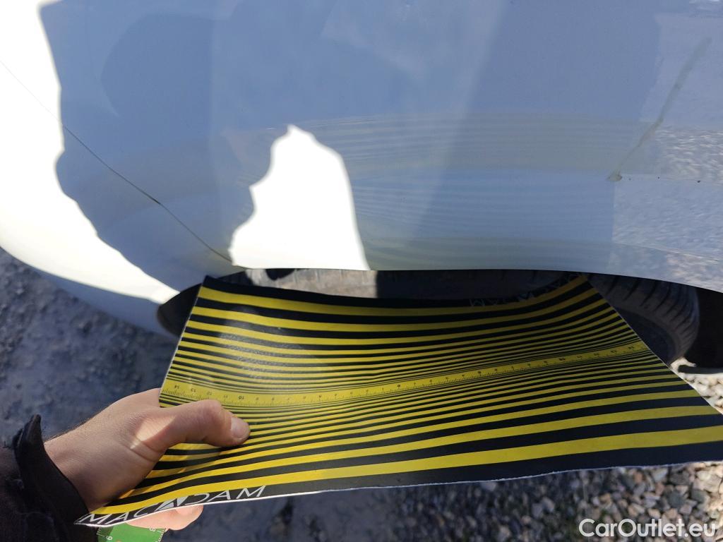  Peugeot  208 PEUGEOT  / 2019 / 5P / berlina con portón BlueHDi 73kW (100CV) Allure #61