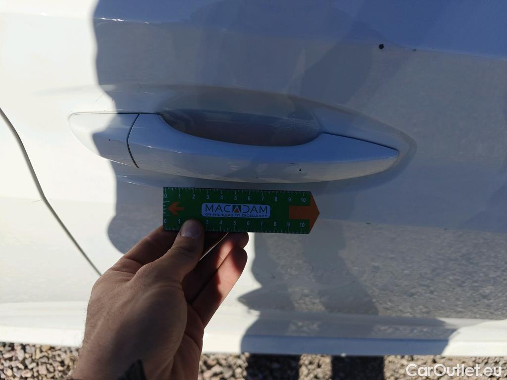  Peugeot  208 PEUGEOT  / 2019 / 5P / berlina con portón BlueHDi 73kW (100CV) Allure #62