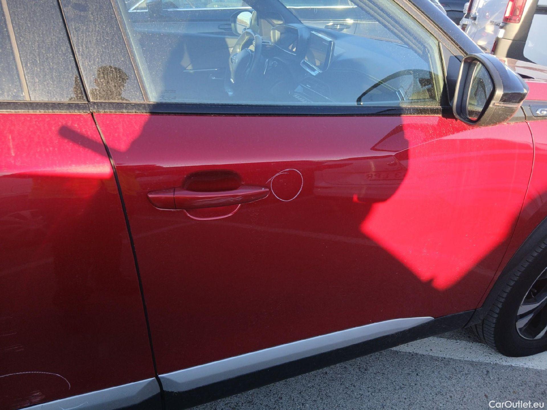  Peugeot  2008 PEUGEOT  / 2019 / 5P / todoterreno GT Puretech 130 S&S EAT8 #28