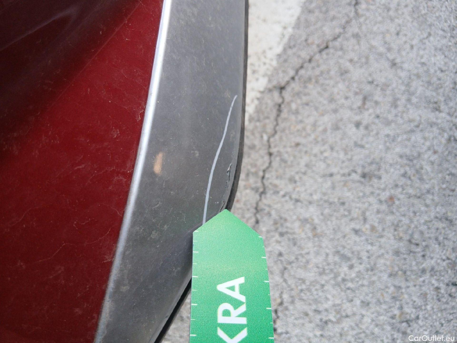  Peugeot  2008 PEUGEOT  / 2019 / 5P / todoterreno GT Puretech 130 S&S EAT8 #4