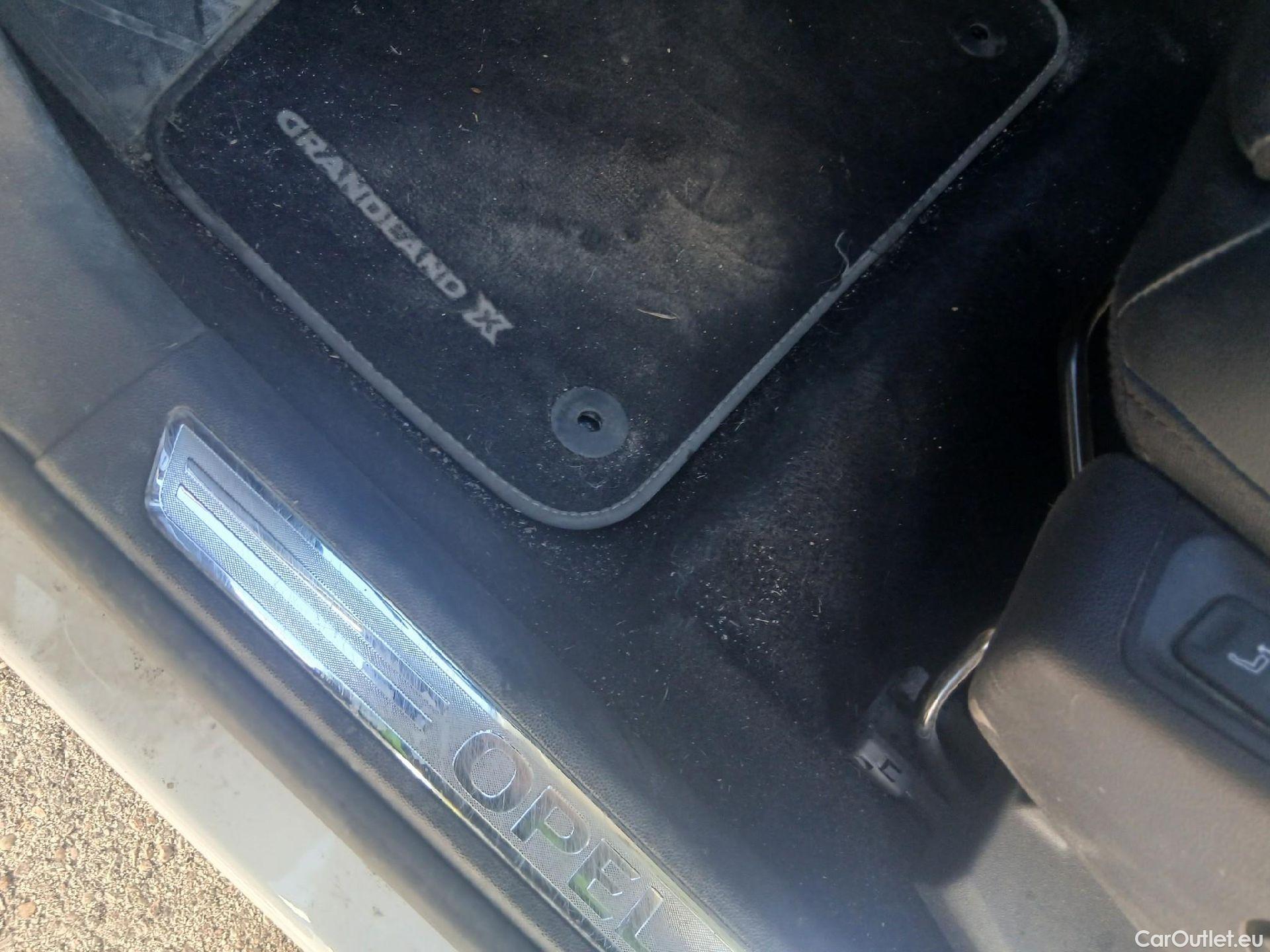  Opel   Grandland X OPEL PHEV / 2017 / 5P / todoterreno 1.6 Turbo Ultimate Auto 4x2 #4