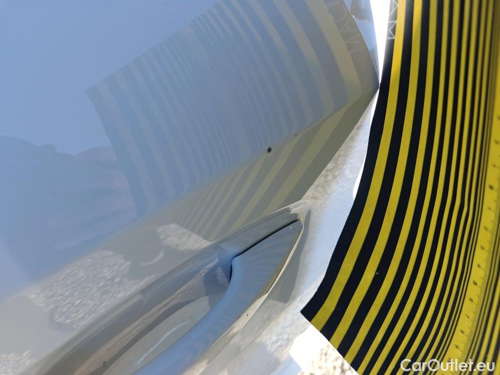  Peugeot  208 PEUGEOT  / 2019 / 5P / berlina con portón BlueHDi 73kW (100CV) Allure #68