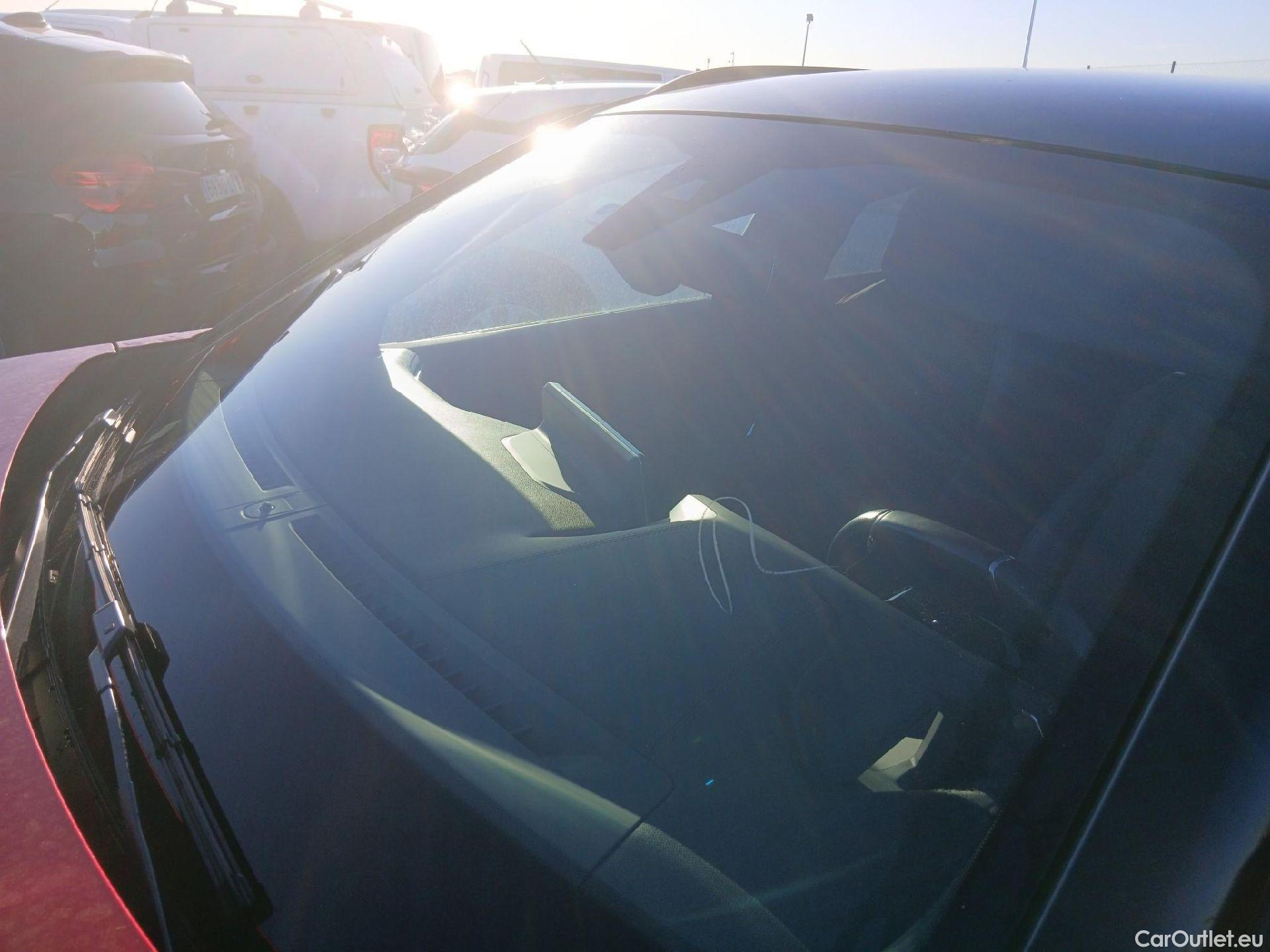  Peugeot  2008 PEUGEOT  / 2019 / 5P / todoterreno GT Puretech 130 S&S EAT8 #2