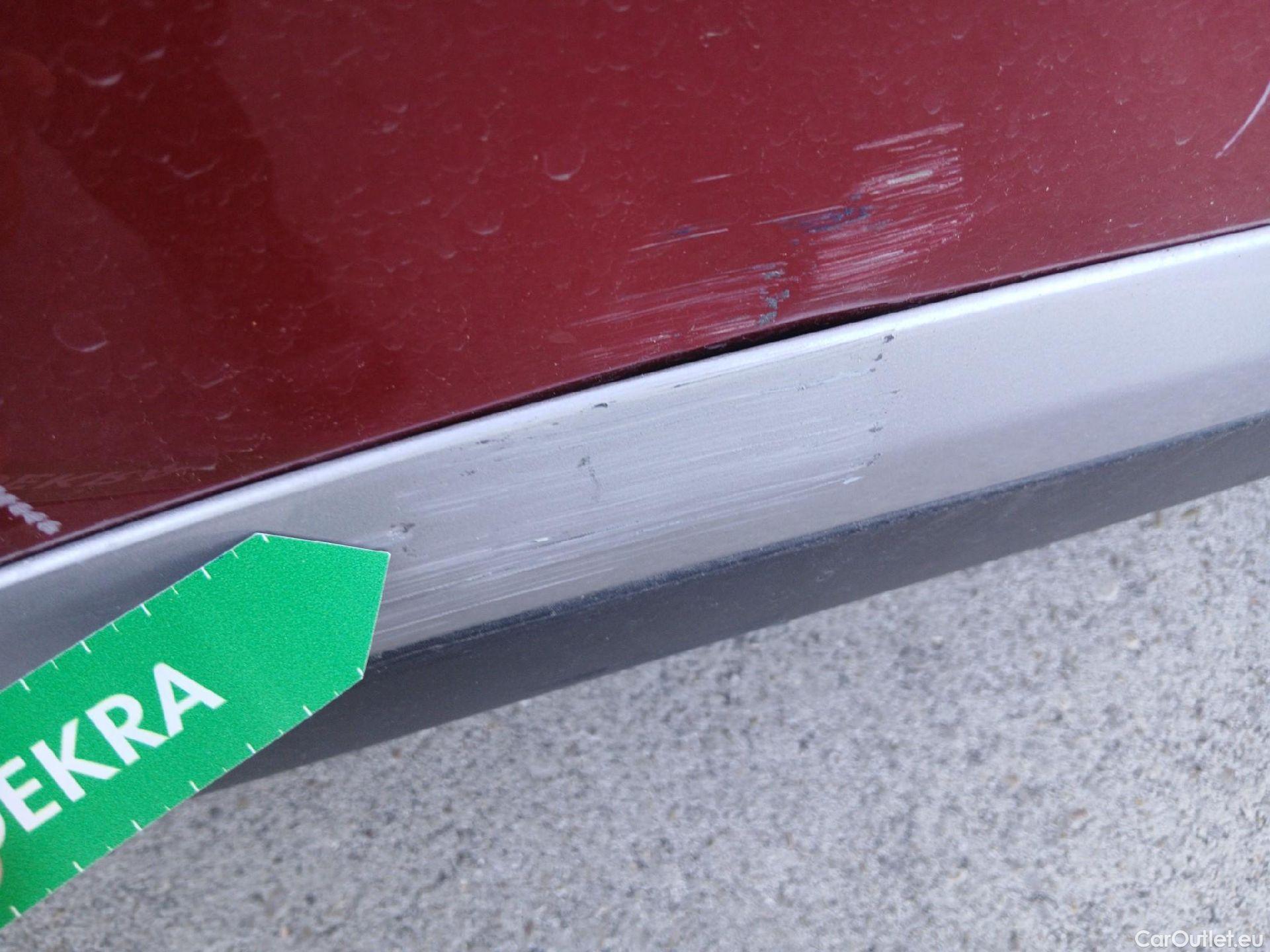  Peugeot  2008 PEUGEOT  / 2019 / 5P / todoterreno GT Puretech 130 S&S EAT8 #25