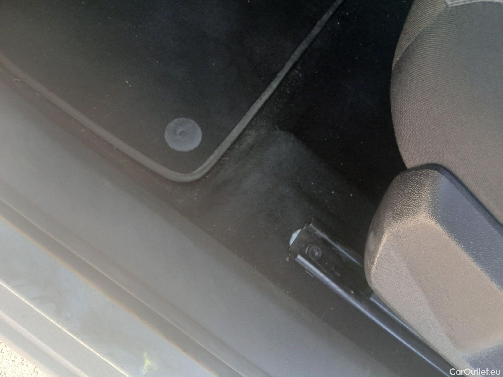  Seat  Ibiza SEAT  / 2017 / 5P / berlina con portón 1.0 MPI 59kW (80CV) Reference Plus(SP) #4