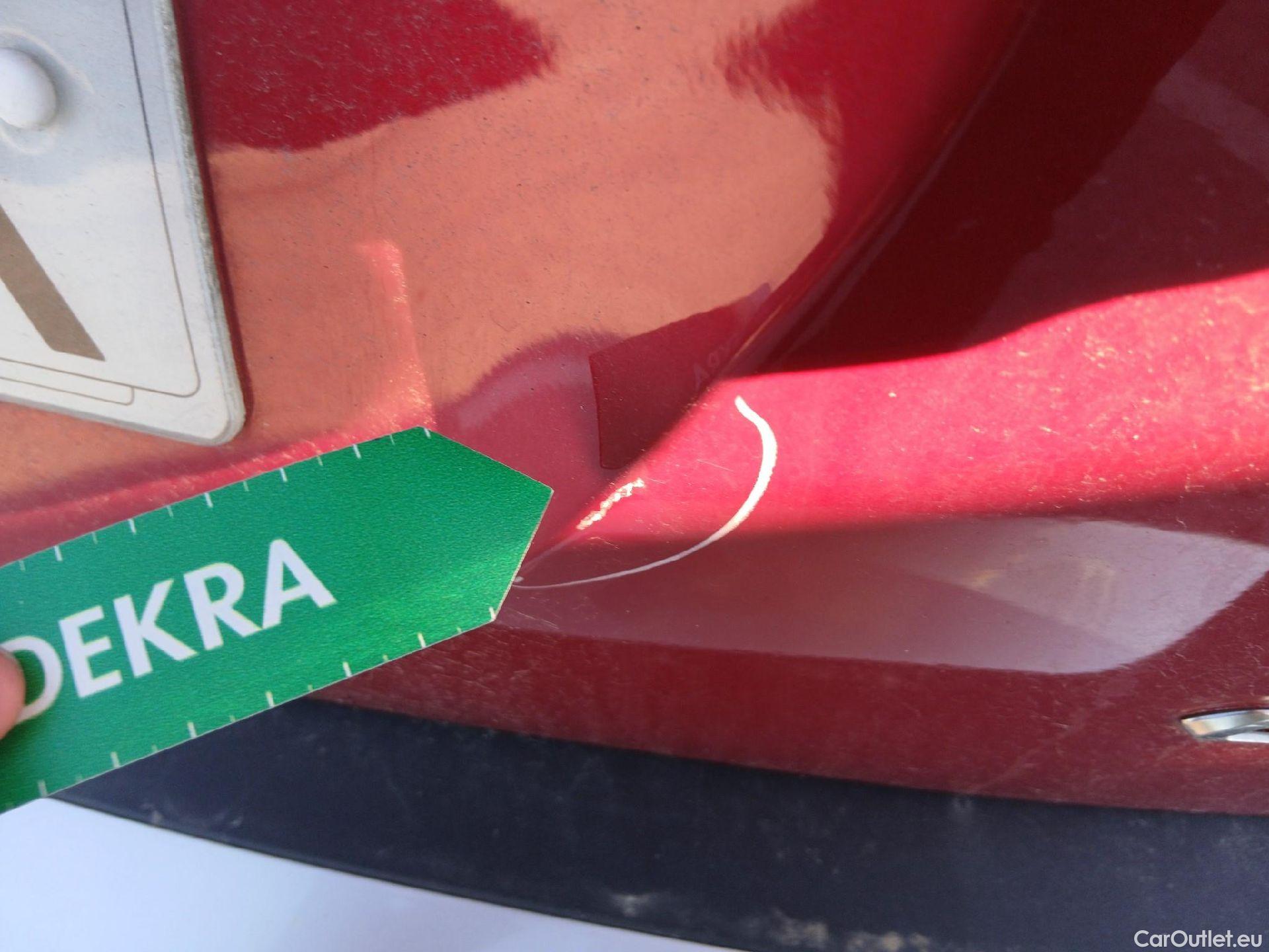  Peugeot  2008 PEUGEOT  / 2019 / 5P / todoterreno GT Puretech 130 S&S EAT8 #21