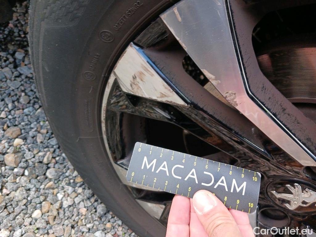  Peugeot  2008 PEUGEOT  / 2019 / 5P / todoterreno Allure BlueHDI 130 S&S EAT8 #2