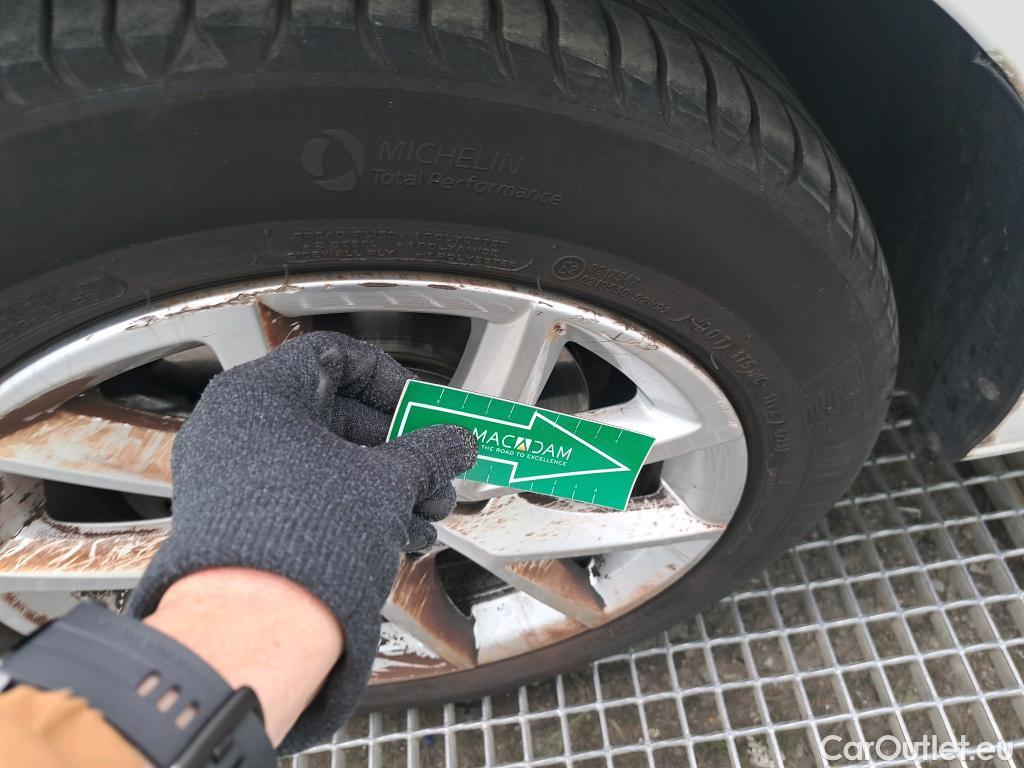  Land Rover  Discovery SEAT Nuevo León / 2020 / 5P / berlina con portón 2.0 TDI 85kW S&S Style Go (AC3) #2