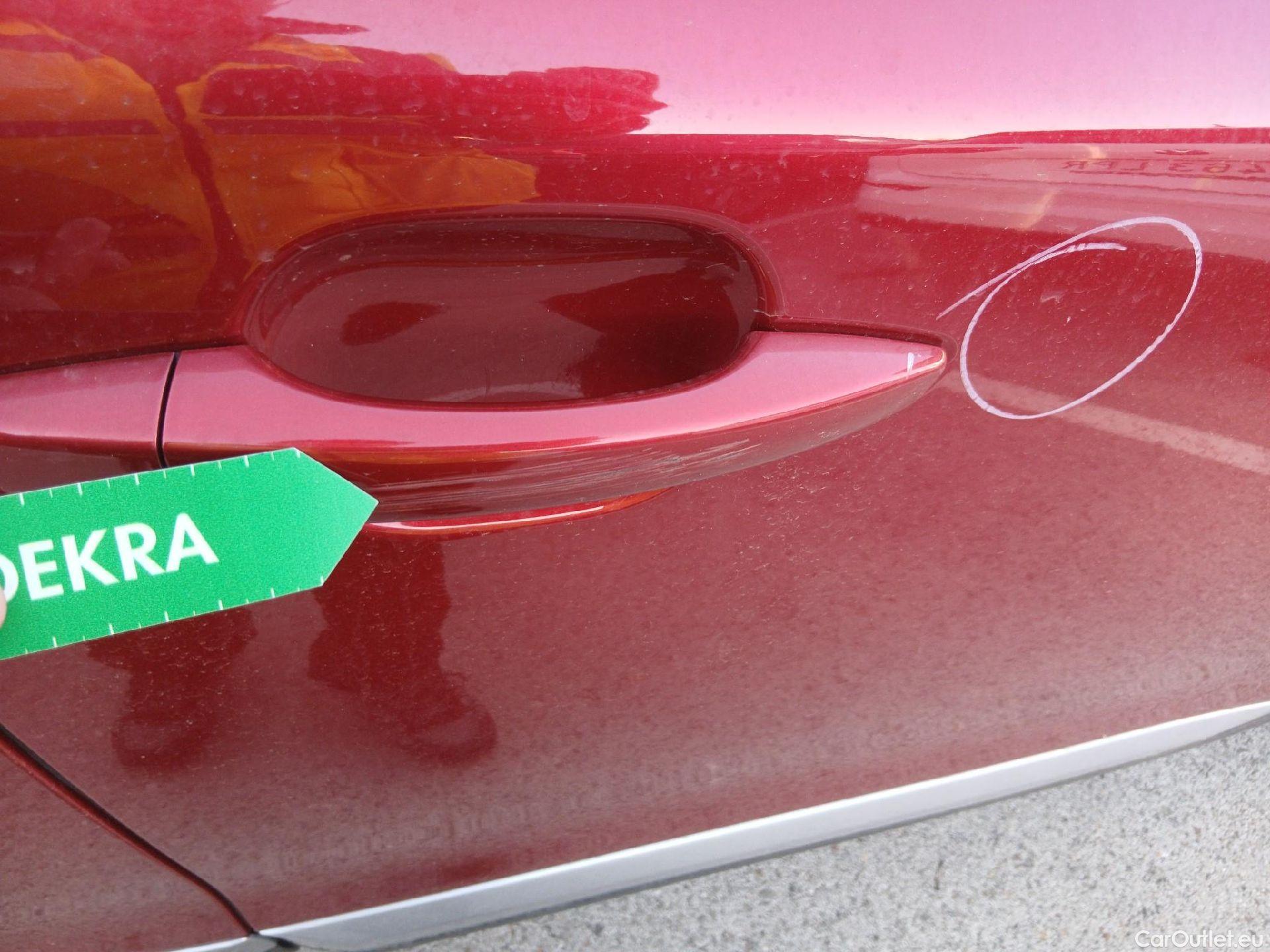  Peugeot  2008 PEUGEOT  / 2019 / 5P / todoterreno GT Puretech 130 S&S EAT8 #30