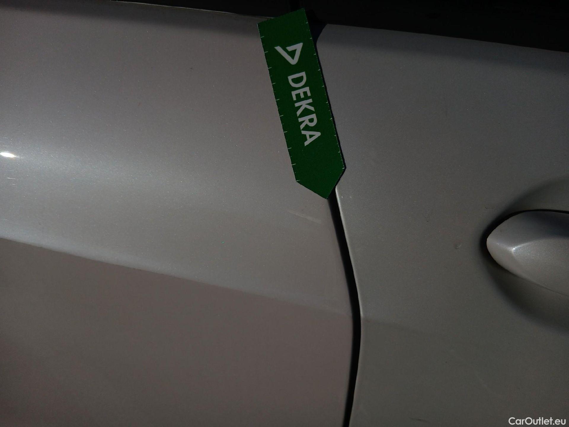  Bmw  Serie 1 BMW  / 2019 / 5P / berlina con portón 118i #15