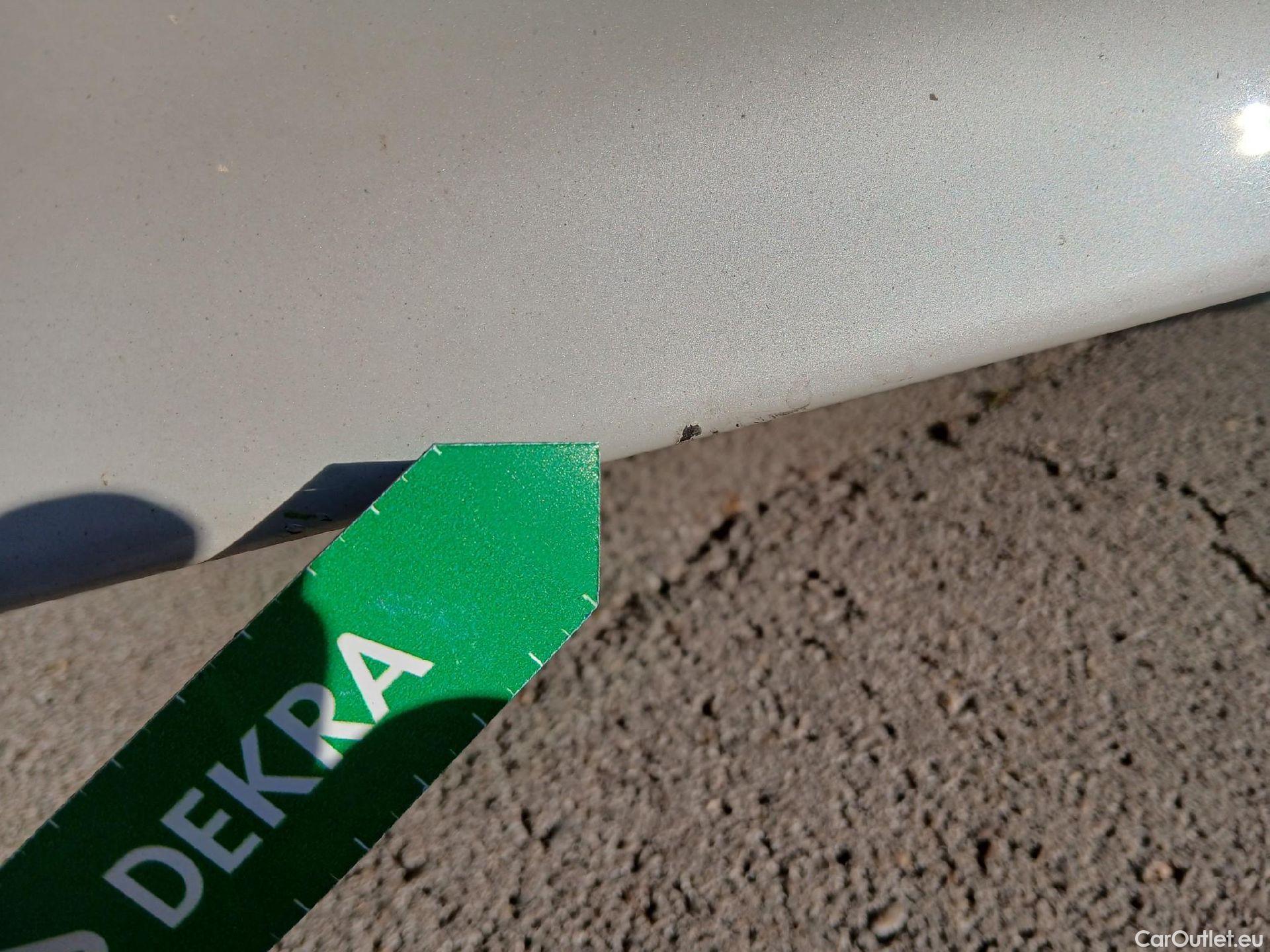  Bmw  Serie 1 BMW  / 2019 / 5P / berlina con portón 118i #14