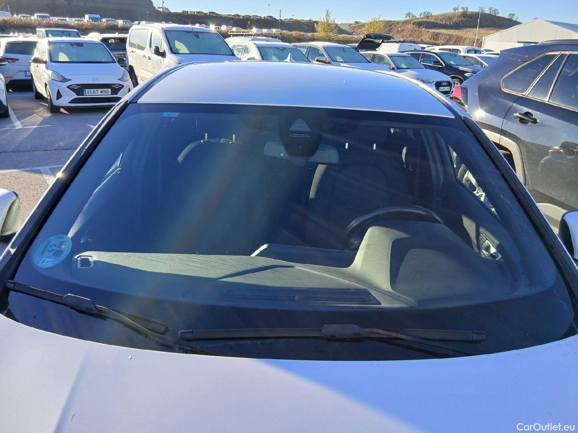  Bmw  Serie 1 BMW  / 2019 / 5P / berlina con portón 118i #1