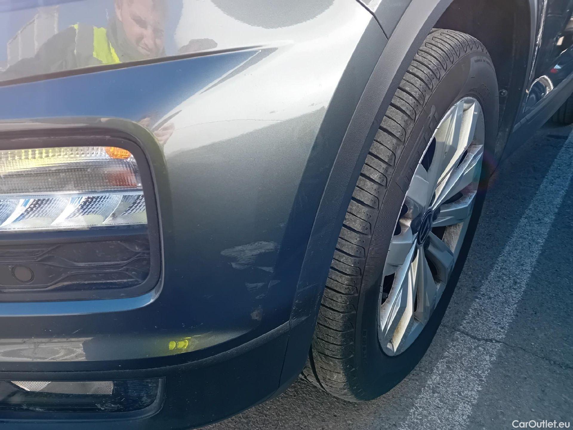  Volkswagen  T-ROC VOLKSWAGEN  / 2017 / 5P / todoterreno Advance 2.0 TDI 110kW (150CV) DSG (AC2) #6