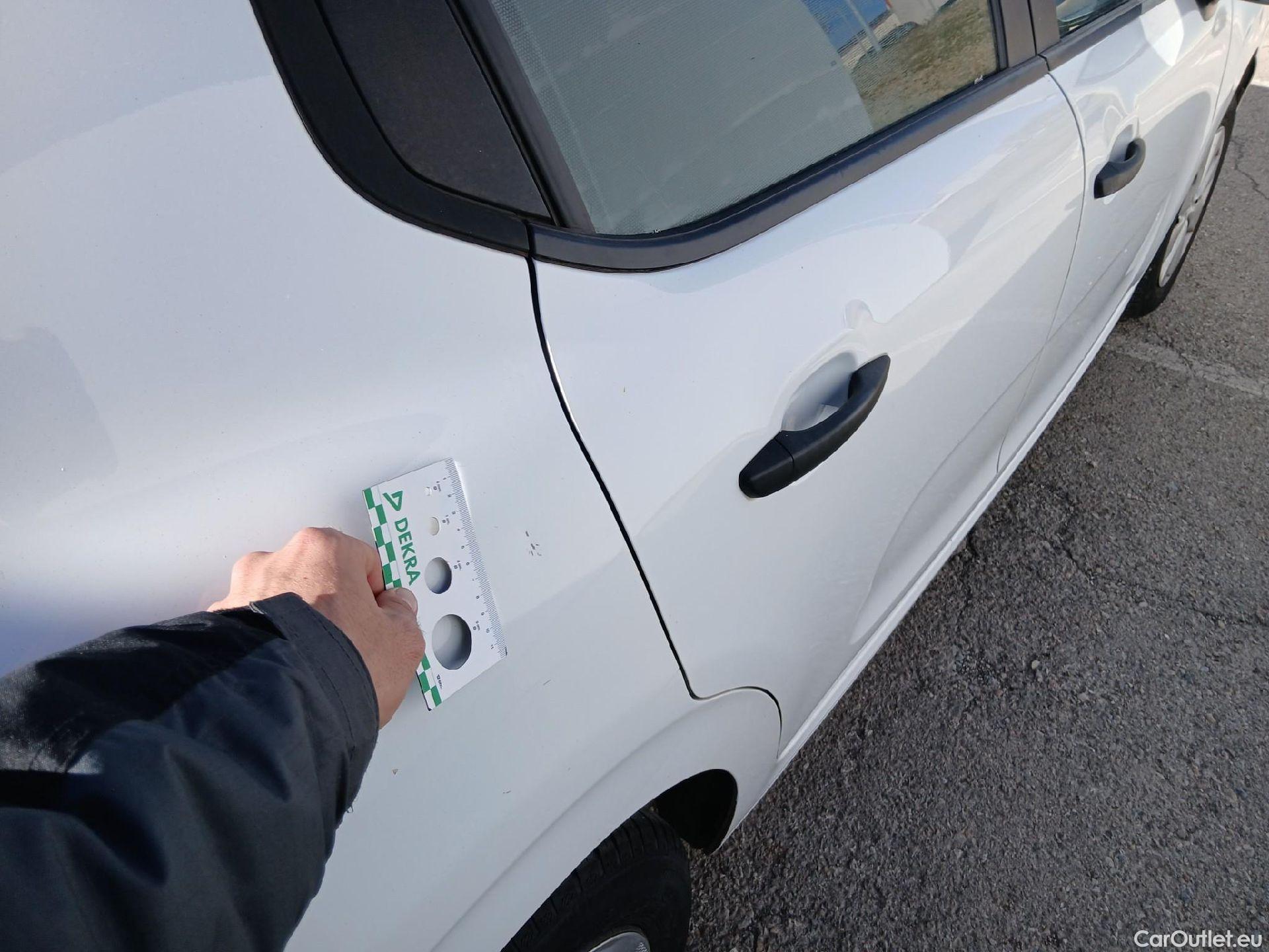  Citroen  C3 CITROEN  / 2016 / 5P / berlina comercial BlueHDi 55KW (75CV) S&S Comercial #24