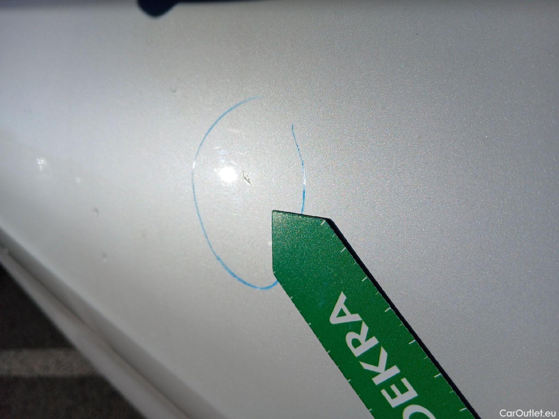  Bmw  Serie 1 BMW  / 2019 / 5P / berlina con portón 118i #18