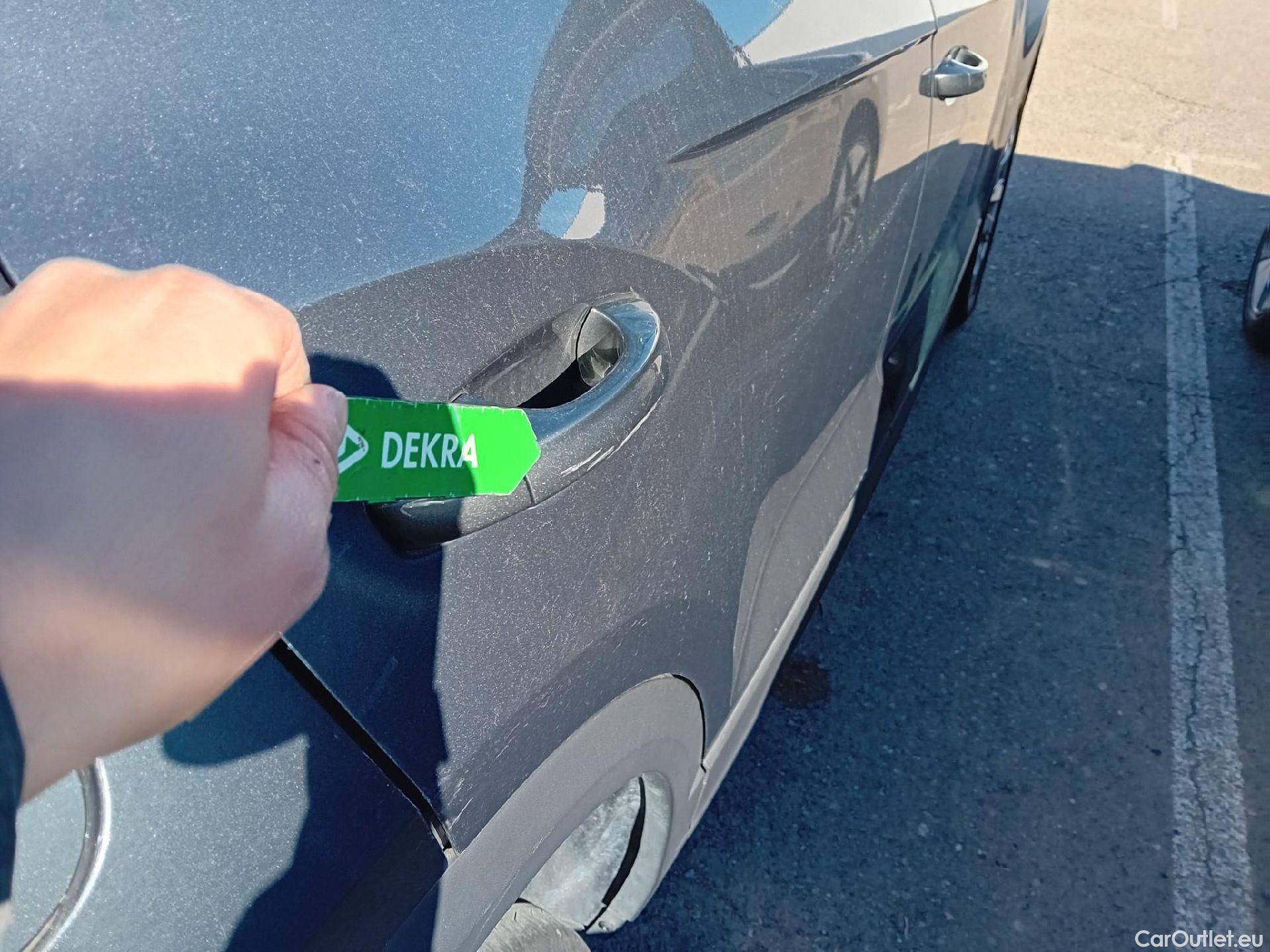  Volkswagen  T-ROC VOLKSWAGEN  / 2017 / 5P / todoterreno Advance 2.0 TDI 110kW (150CV) DSG (AC2) #14