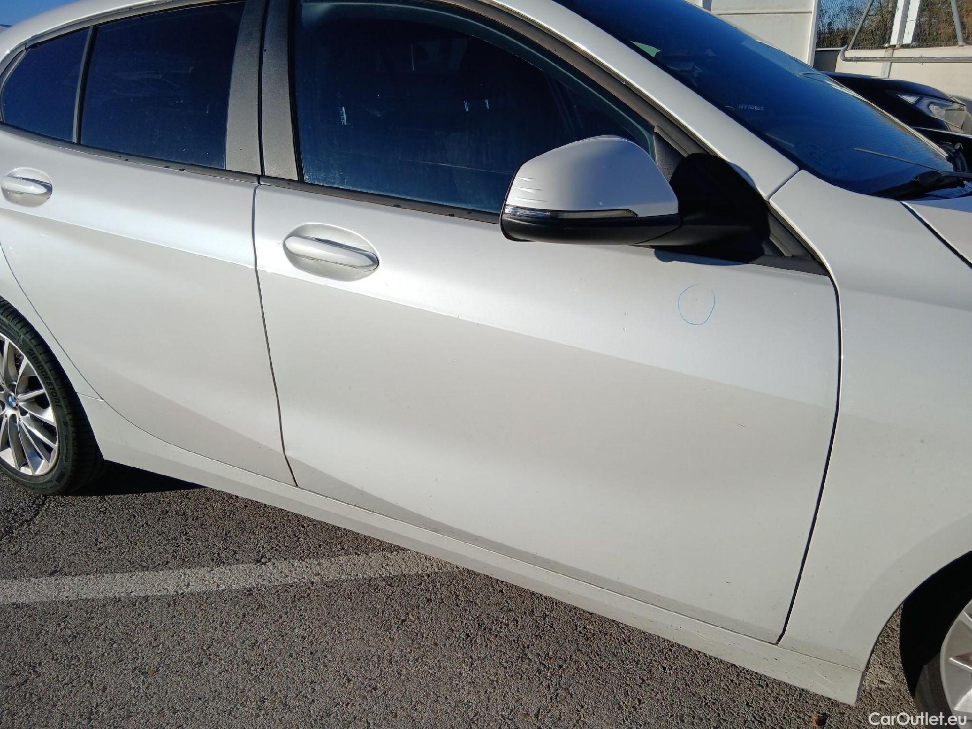  Bmw  Serie 1 BMW  / 2019 / 5P / berlina con portón 118i #17