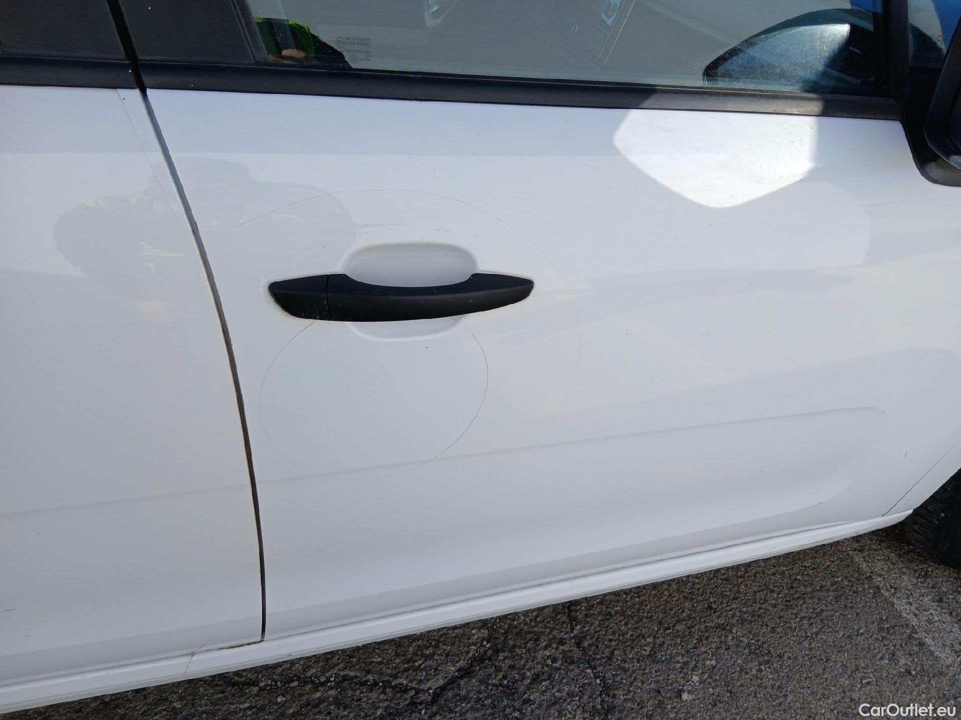  Citroen  C3 CITROEN  / 2016 / 5P / berlina comercial BlueHDi 55KW (75CV) S&S Comercial #31