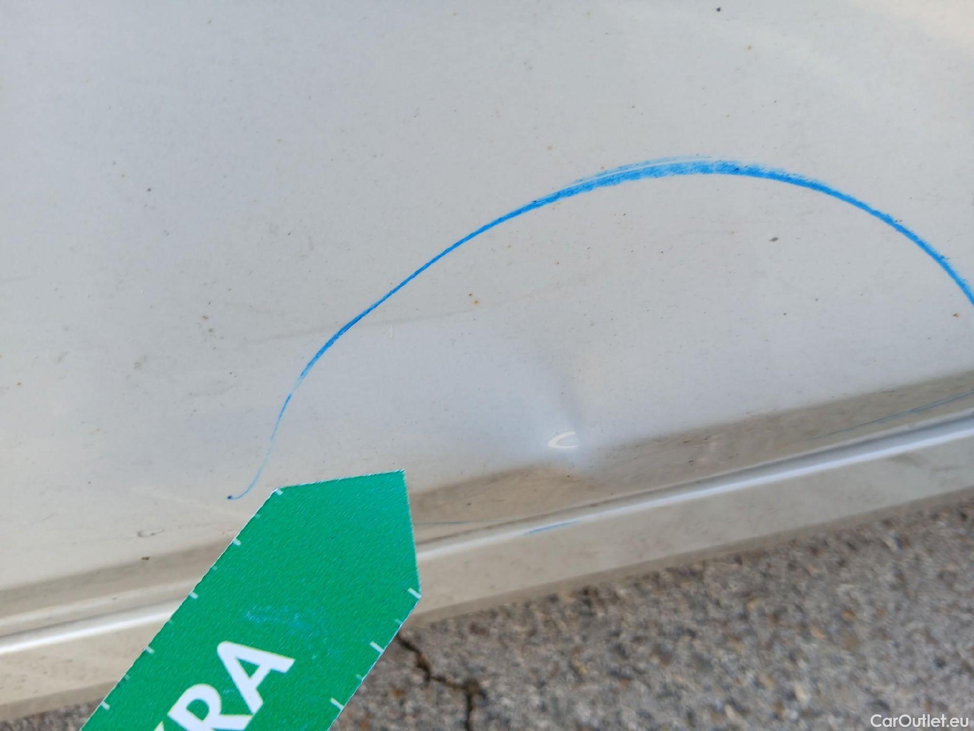  Bmw  Serie 1 BMW  / 2019 / 5P / berlina con portón 118i #6