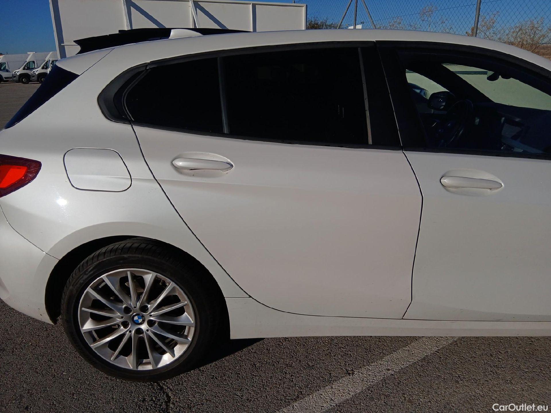  Bmw  Serie 1 BMW  / 2019 / 5P / berlina con portón 118i #16