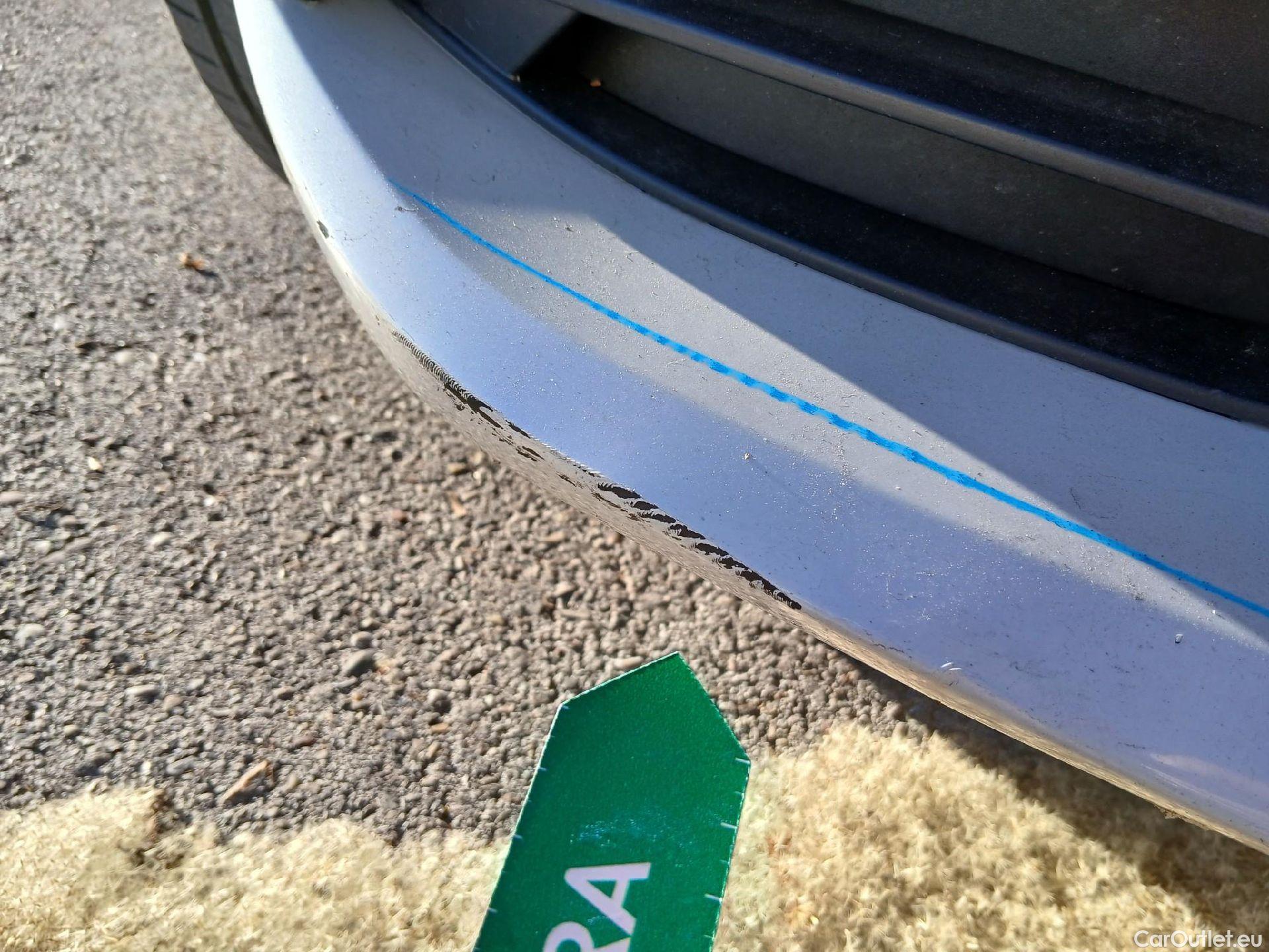  Bmw  Serie 1 BMW  / 2019 / 5P / berlina con portón 118i #24