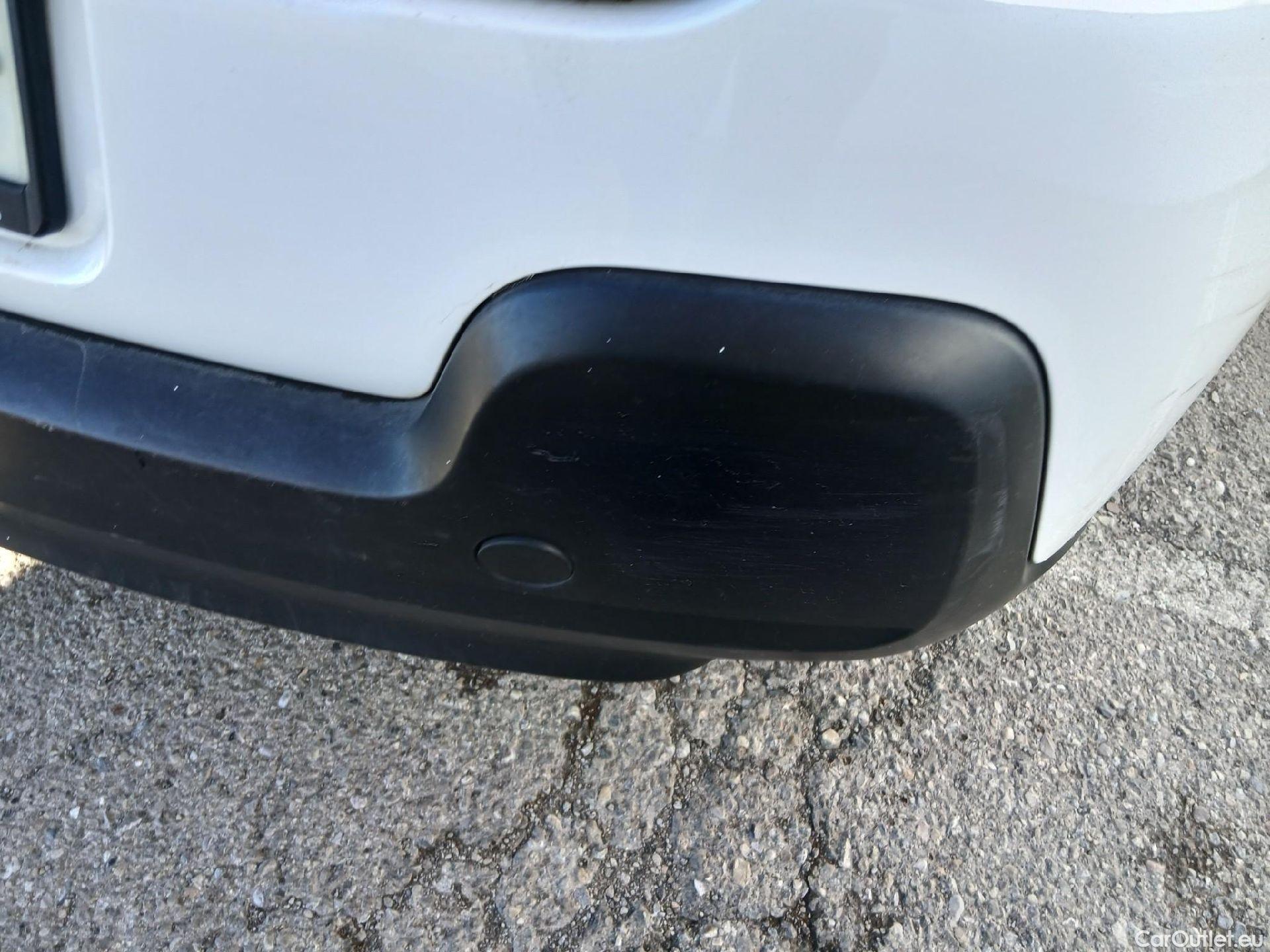  Citroen  C3 CITROEN  / 2016 / 5P / berlina comercial BlueHDi 55KW (75CV) S&S Comercial #19