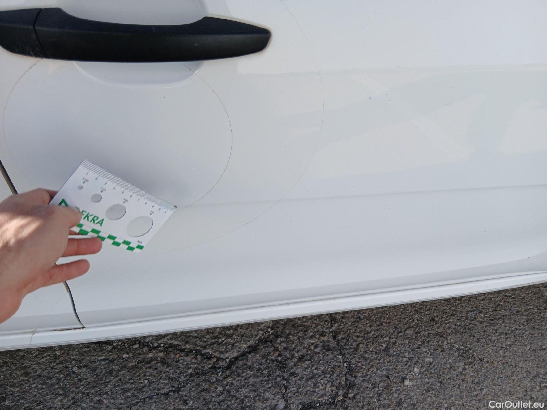  Citroen  C3 CITROEN  / 2016 / 5P / berlina comercial BlueHDi 55KW (75CV) S&S Comercial #32