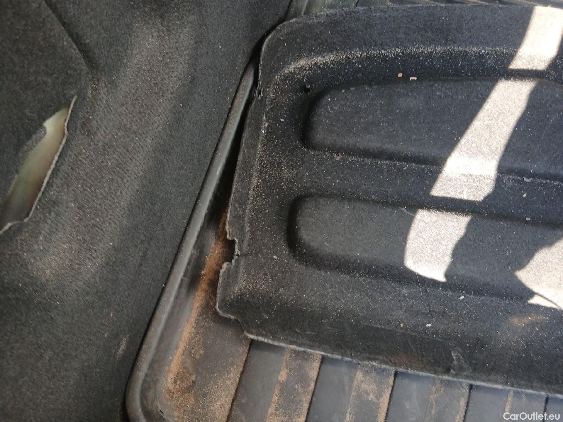  Citroen  C3 CITROEN  / 2016 / 5P / berlina comercial BlueHDi 55KW (75CV) S&S Comercial #42