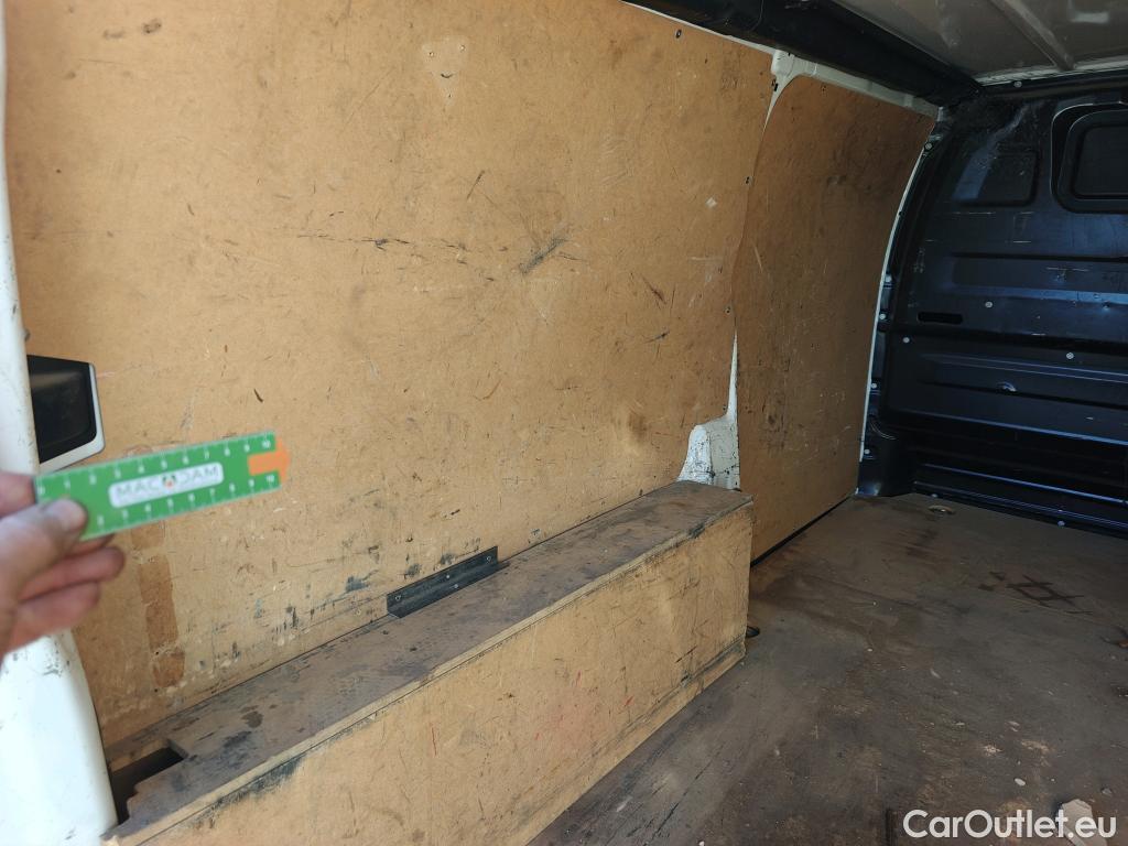  Opel  Vivaro OPEL  / 2019 / 4P / furgón 2.0 Diésel 88kW (120CV) L Inc. Express #38