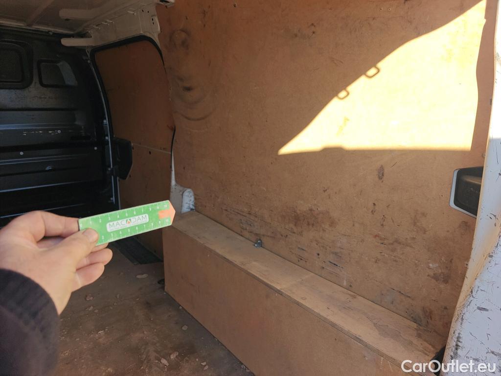  Opel  Vivaro OPEL  / 2019 / 4P / furgón 2.0 Diésel 88kW (120CV) L Inc. Express #37