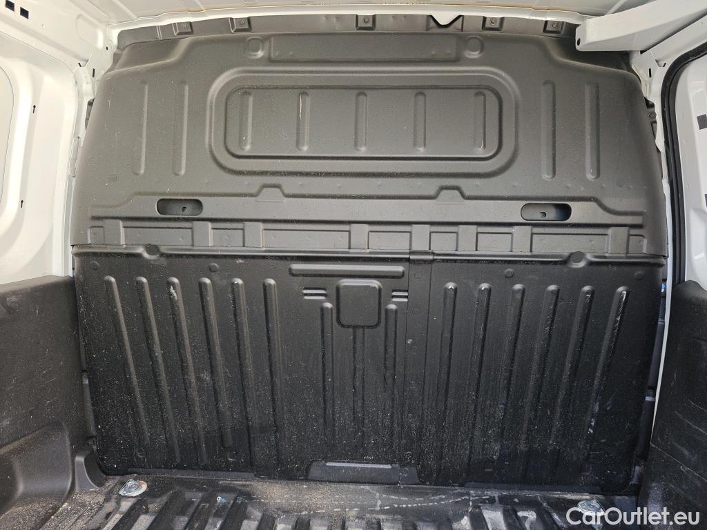  Peugeot  Partner PEUGEOT  / 2018 / 3P / furgón derivado de turismo Pro Standard 600kg BlueHDi 73kW #68