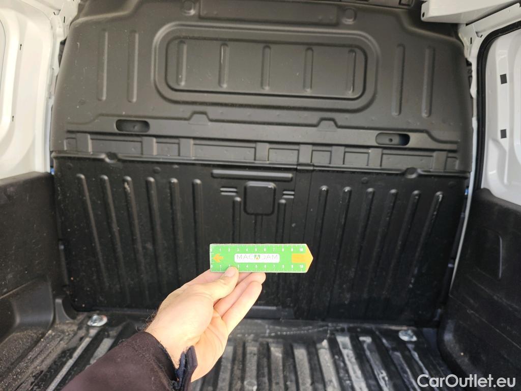  Peugeot  Partner PEUGEOT  / 2018 / 3P / furgón derivado de turismo Pro Standard 600kg BlueHDi 73kW #67