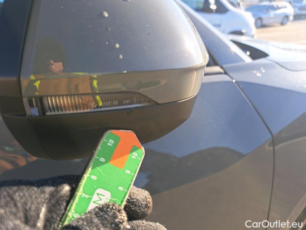  Audi  Q2 AUDI  / 2016 / 5P / todoterreno Design 30 TFSI 85kW (116CV) #23