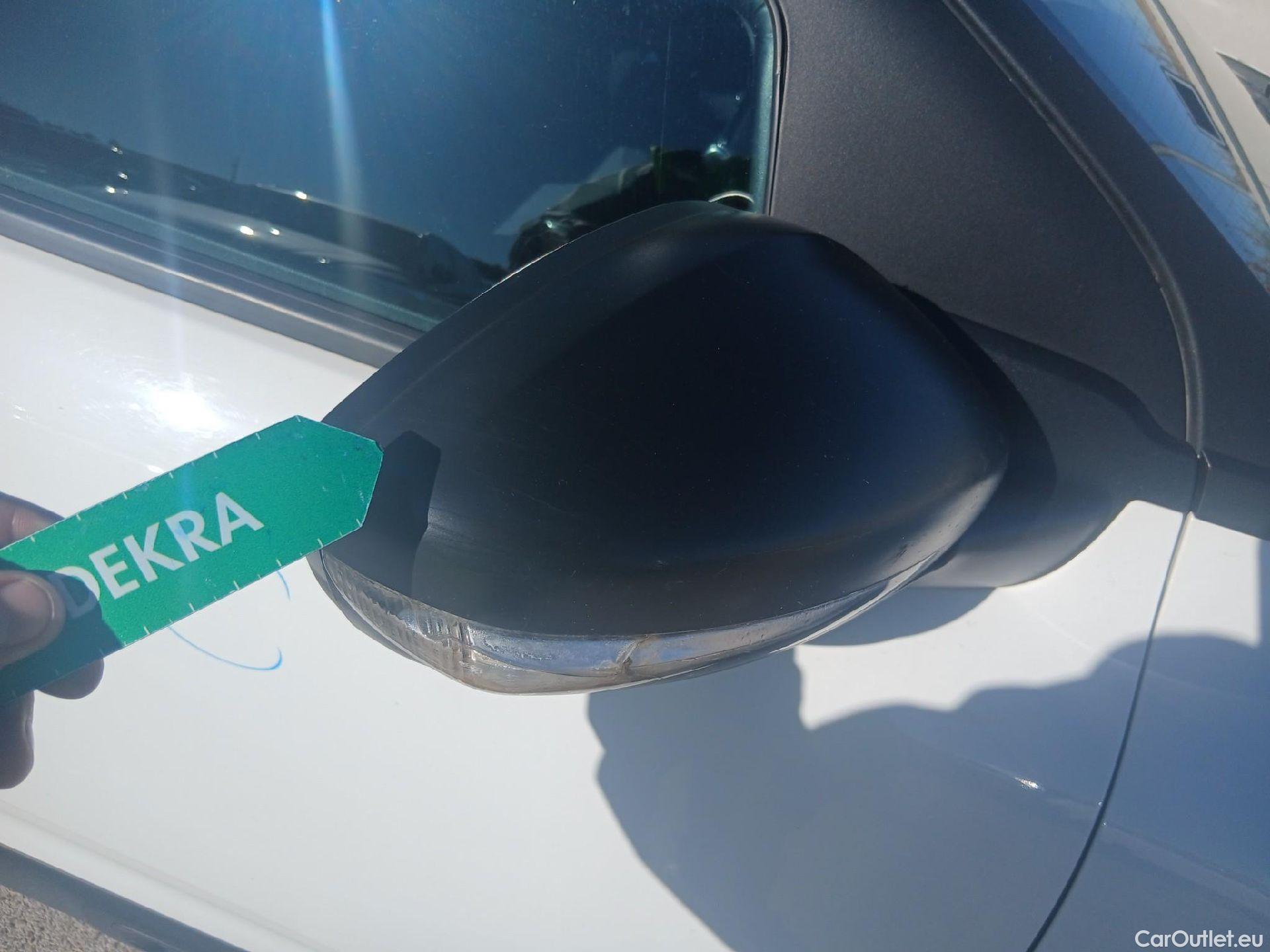  Citroen  C4 Cactus CITROEN  / 2018 / 5P / berlina con portón BlueHDi 73KW (100CV) Live #36