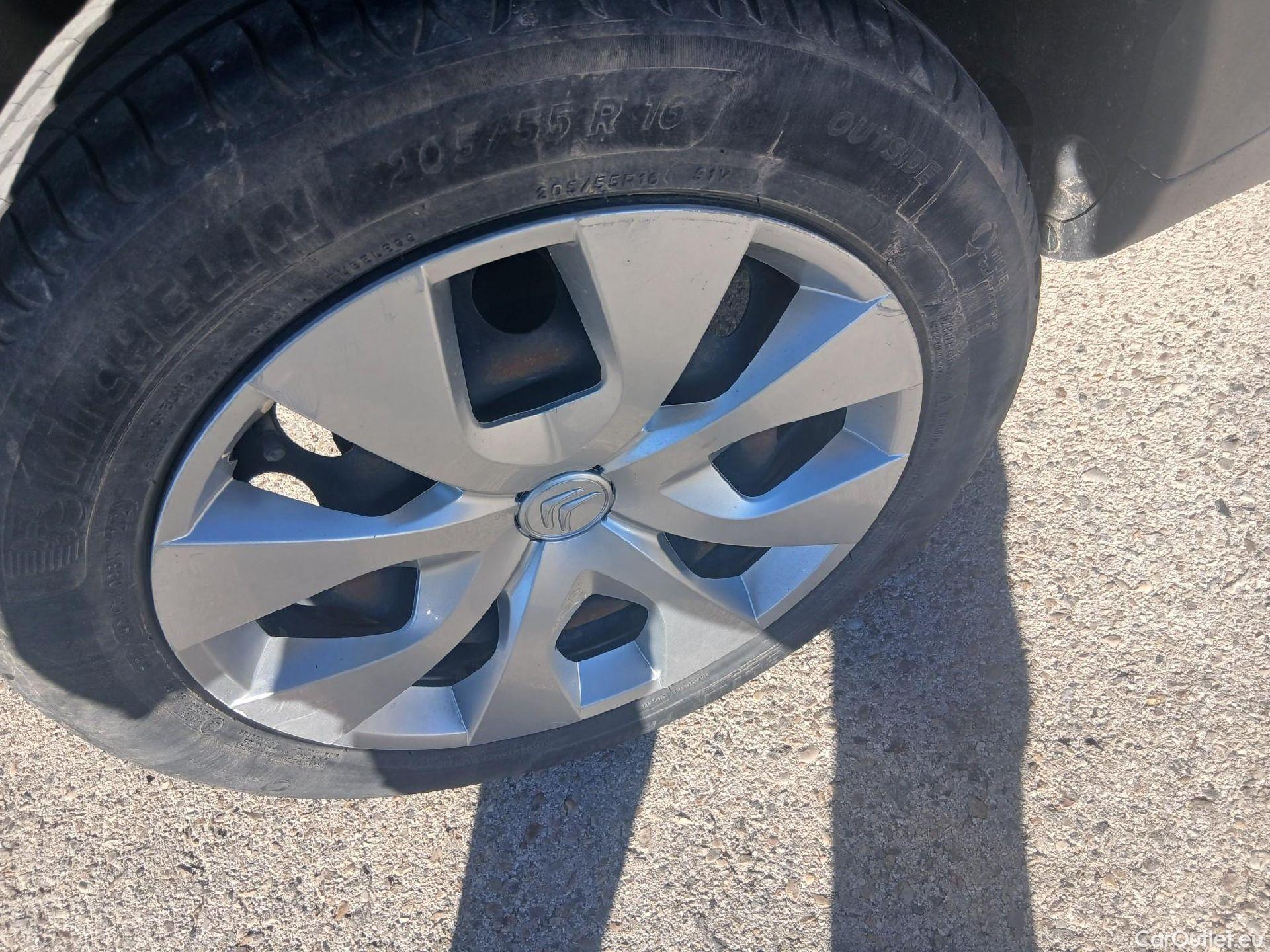  Citroen  C4 Cactus CITROEN  / 2018 / 5P / berlina con portón BlueHDi 73KW (100CV) Live #32