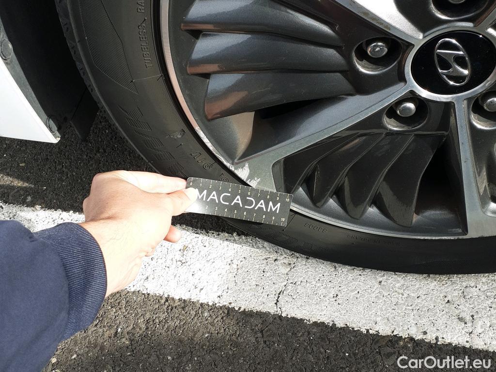  Hyundai   Ioniq HYUNDAI / 2019 / 5P / berlina con portón 1.6 GDI PHEV Klass DCT #7