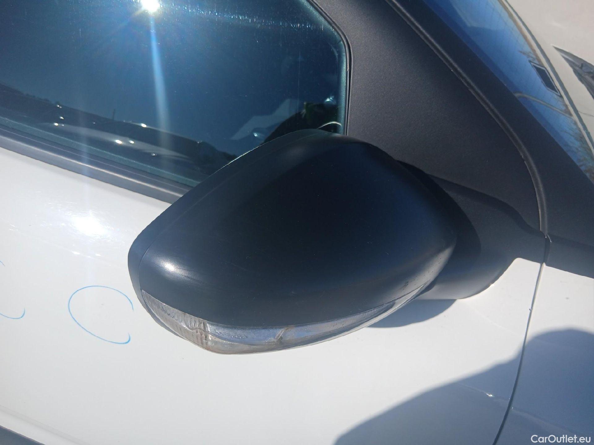  Citroen  C4 Cactus CITROEN  / 2018 / 5P / berlina con portón BlueHDi 73KW (100CV) Live #37