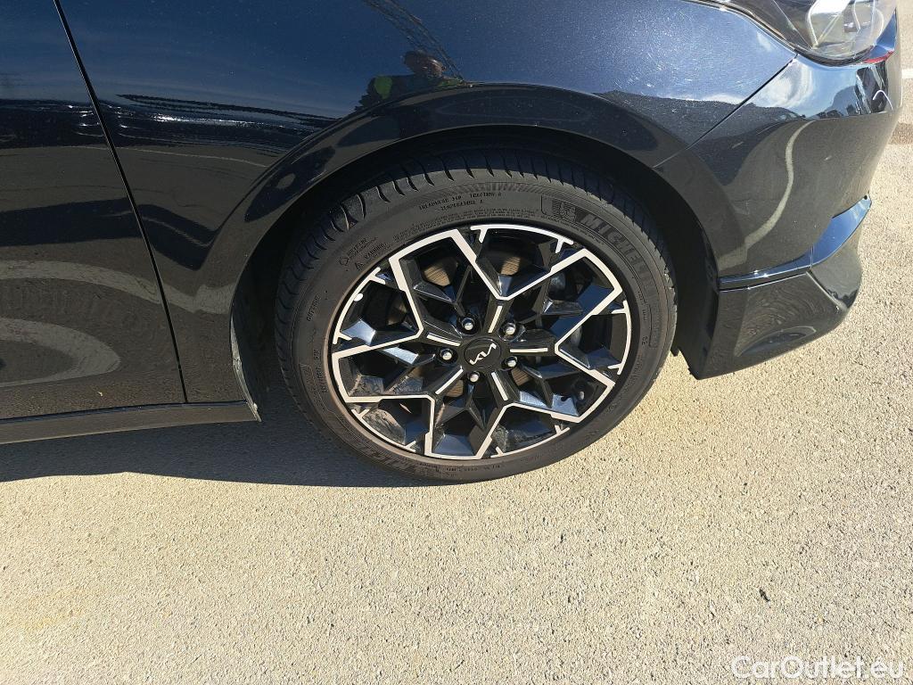  KIA  Cee'd KIA Ceed / 2021 / 5P / berlina con portón 1.0 T-GDi 74kW (100CV) Style Edition #36