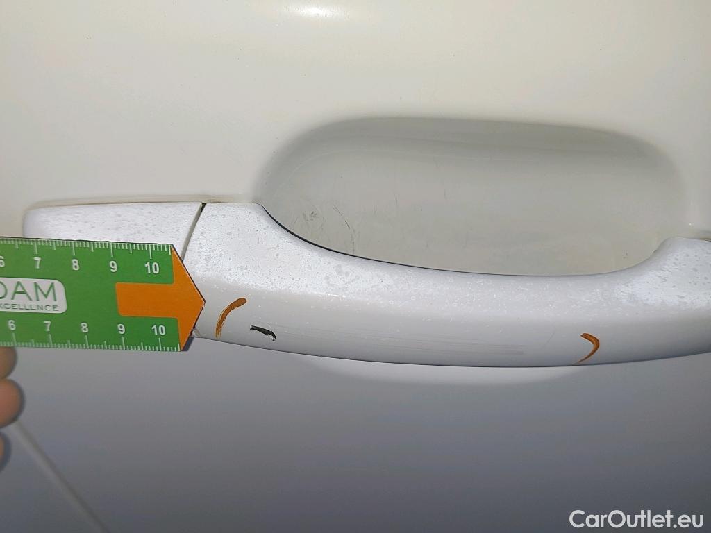  Peugeot  2008 PEUGEOT  / 2019 / 5P / todoterreno Active Pack BlueHDI 81kW (110CV) #18